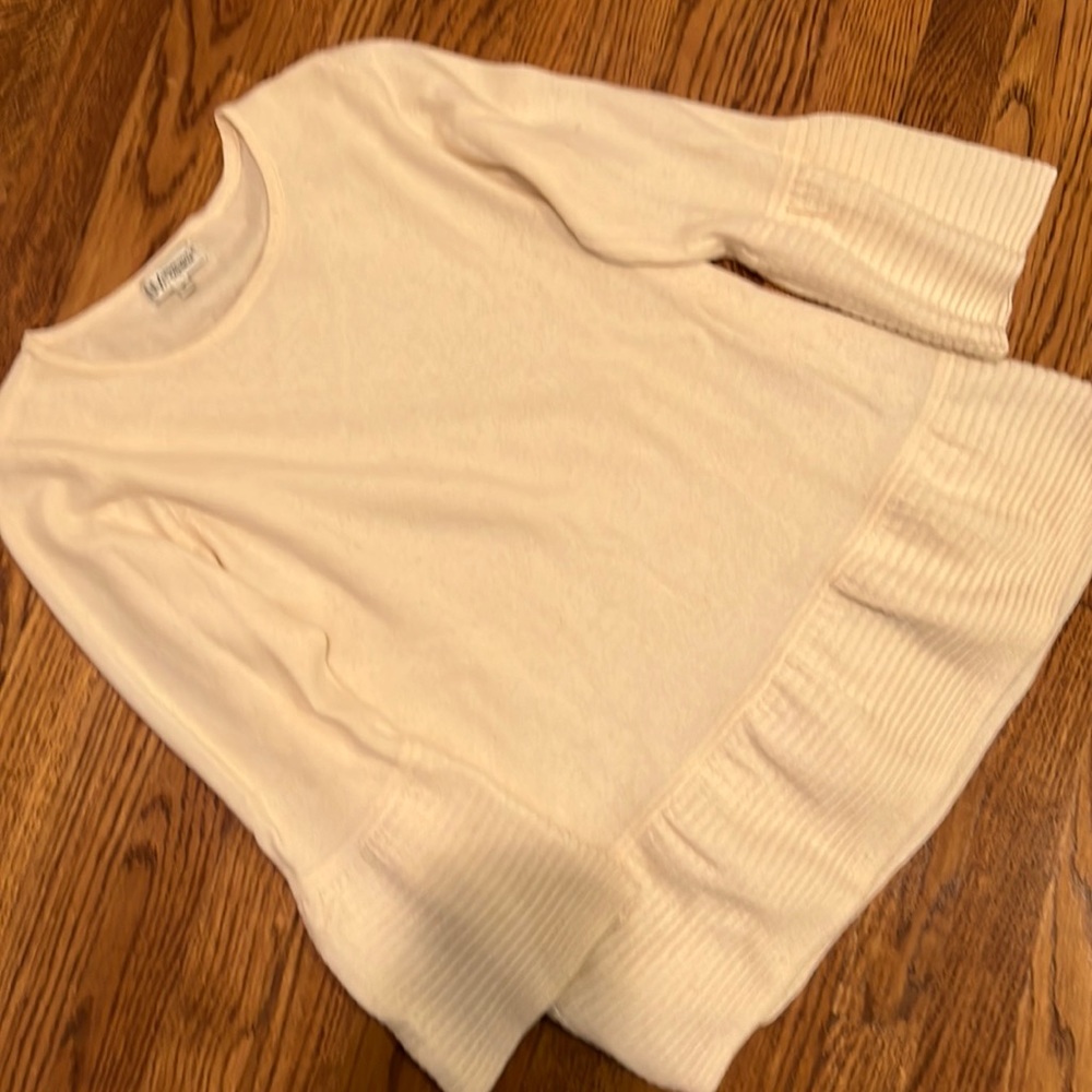 Neiman Marcus Cashmere sweater